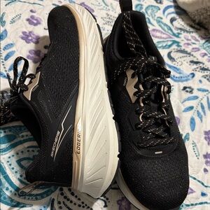 Skechers Women's Black and Cream Athletic Shoes